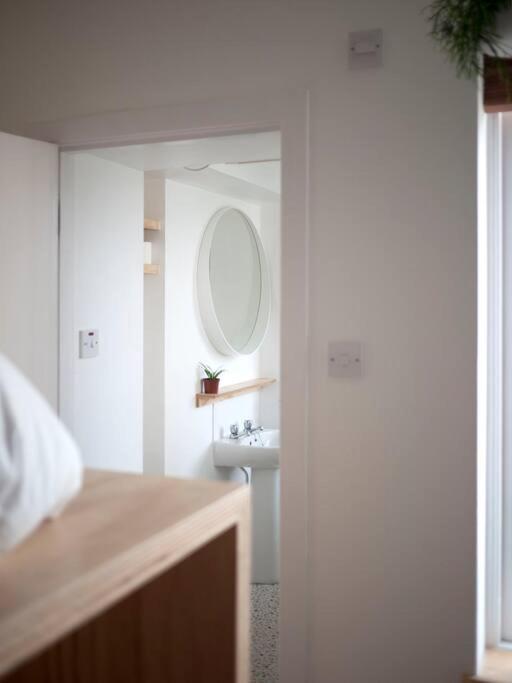 Contemporary 2 Minutes From Station Apartment *