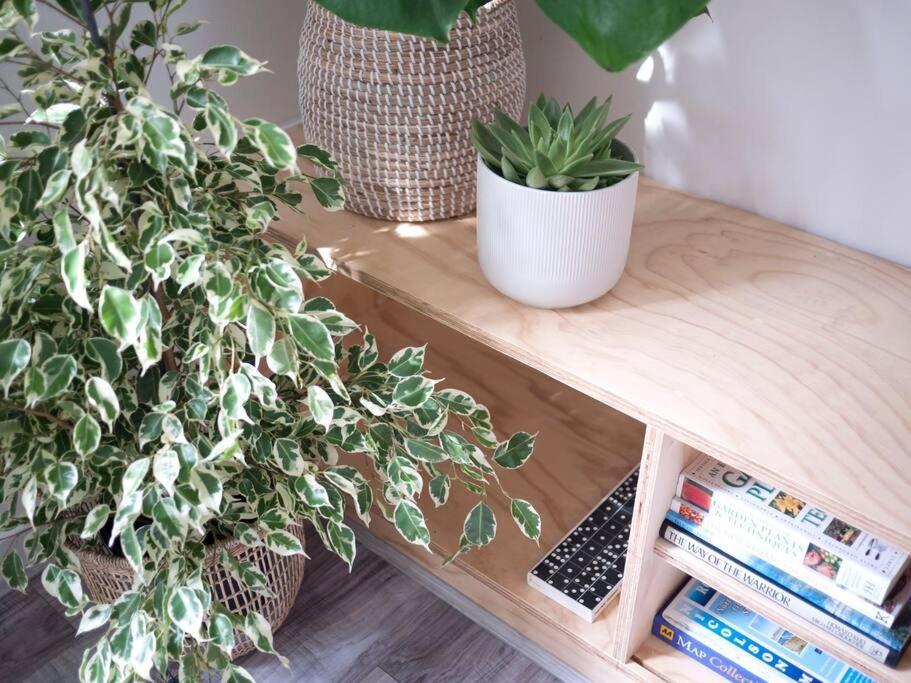 Contemporary 2 Minutes From Station Apartment